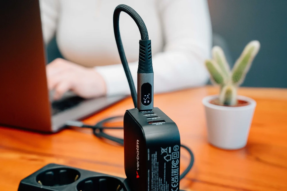Kabelis Verbatim Sync & Charge USB-C į USB-C 100W display 120cm juodos spalvos 31848