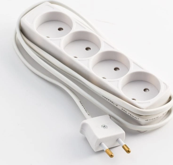 Thorkild Larsen E-LINE plastikinis ilgintuvas, 3 krypčių, C tipo (EU) lizdas, baltas