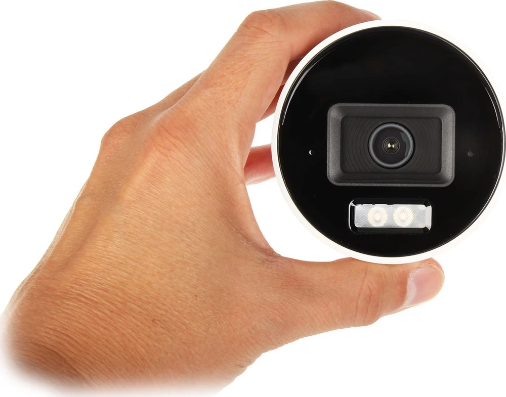 „Hikvision Pro“ serijos su „AcuSense DS-2CD2046G2H-IU(2.8mm)(eF) bullet IP apsaugos kamera lauko sąlygoms, 2688 x 1520 pikselių, montuojama ant lubų/sienos.