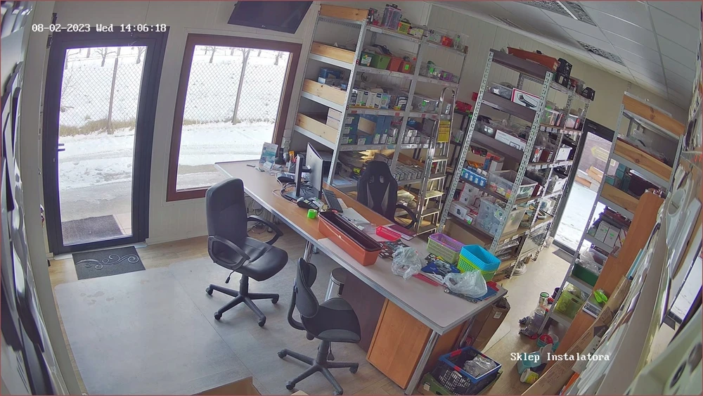ANTIVANDALINĖ IP KAMERA DS-2CD1743G2-LIZU(2.8-12MM) Išmanusis hibridinis žibintas - 3.7 Mpx Hikvision