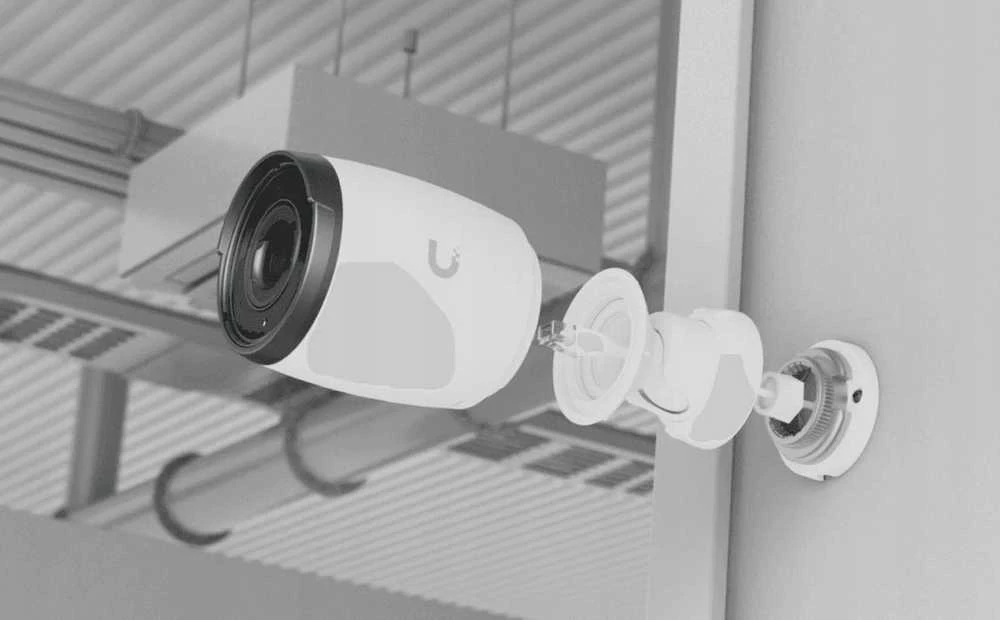 UBIQUITI AI PRO Baltas VIDAUS/LAUKO 4K POE KAMEROS SU 3X OPTINIU PRIartinimu, ILMO ATSTOVIMO IR NAKTINIU RODYMU IR PAtobulintomis DI APTIKROS GALIMYBĖMIS