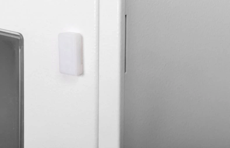 Karwasz 12 modulių skydelio užraktas ir durelių detalė