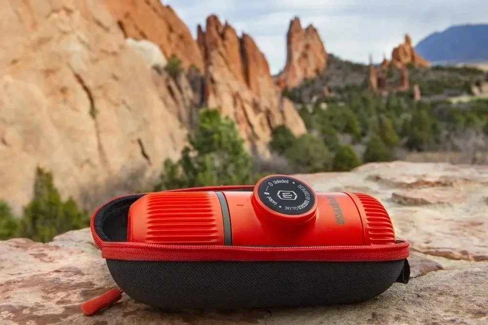 Rankinis maltos kavos aparatas su dėklu Wacaco Nanopresso, Raudonas