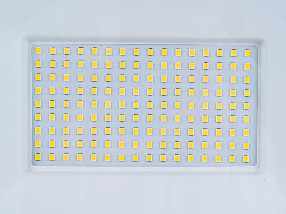 KELTIN LED prožektorius 2x100W su teleskopiniu stovu ir laidu – šaltai balta spalva 6500K (1)