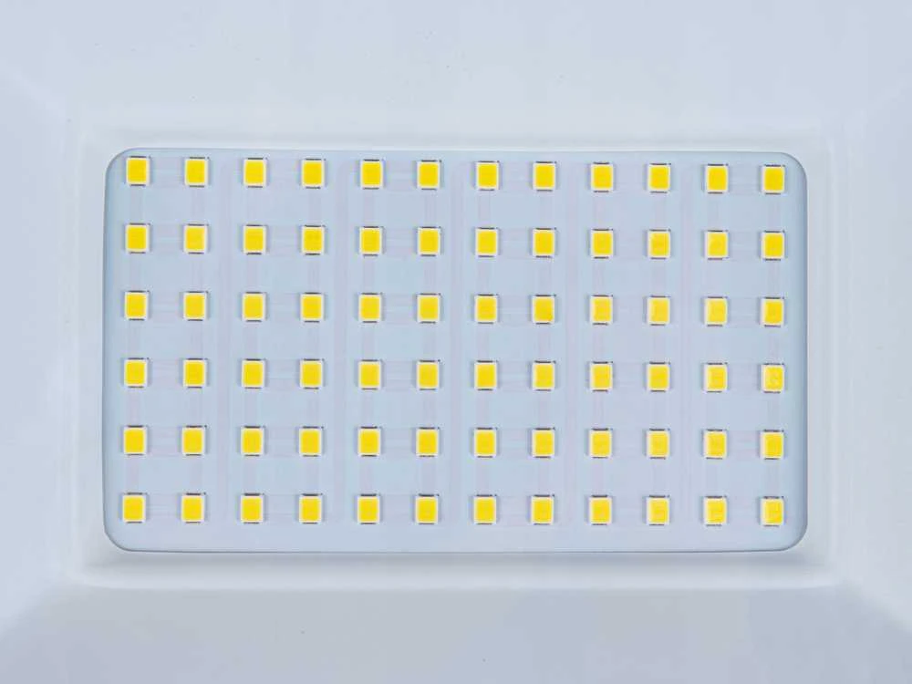 KELTIN Prožektorius LED 2x50W su teleskopiniu statybininiu trikoju ir laidu – neutraliai balta šviesa 4500K (1)