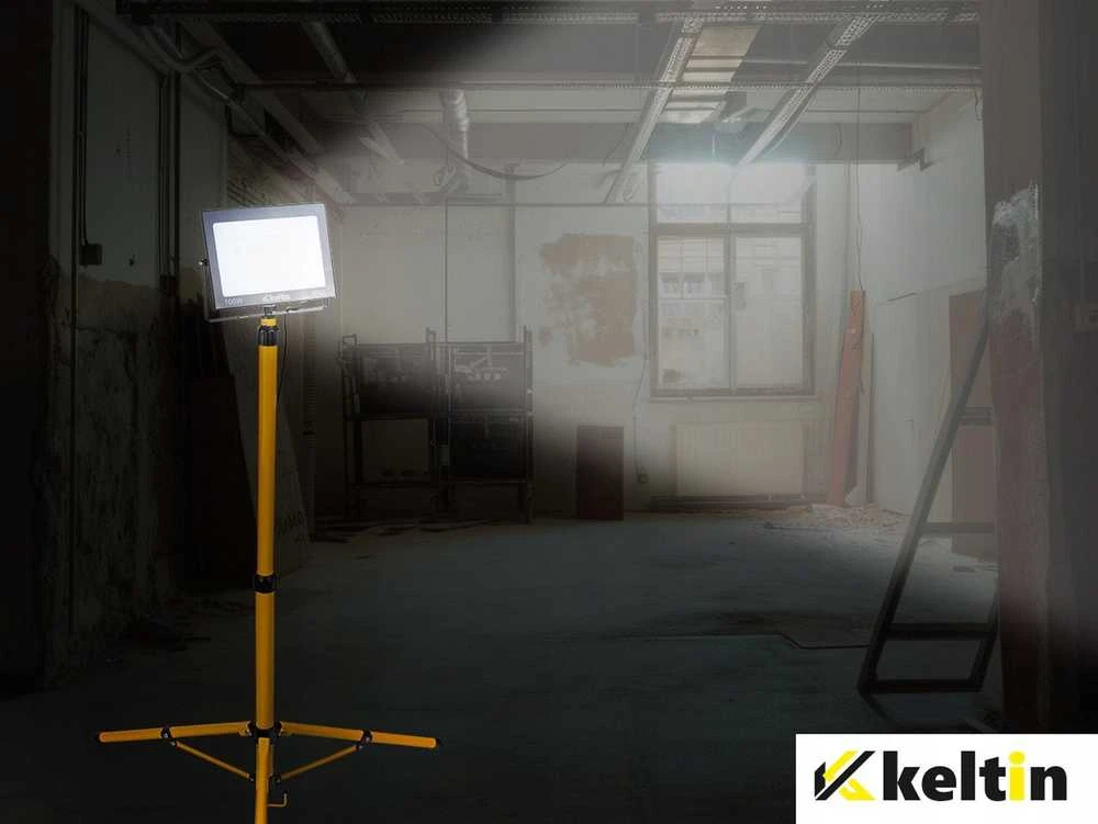 KELTIN LED prožektorius 100W su teleskopiniu statybiniu trikoju ir laidu – šaltoji baltoji šviesa 6500K (1)