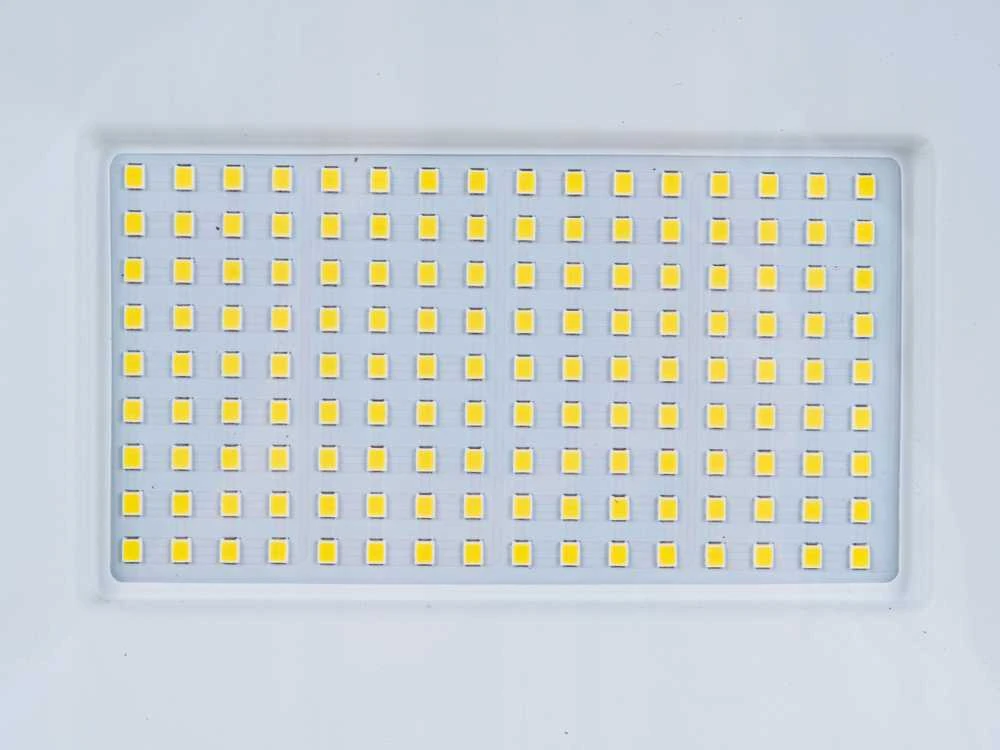 KELTIN LED prožektorius 100W su teleskopiniu statybiniu trikoju ir laidu – šaltoji baltoji šviesa 6500K (1)