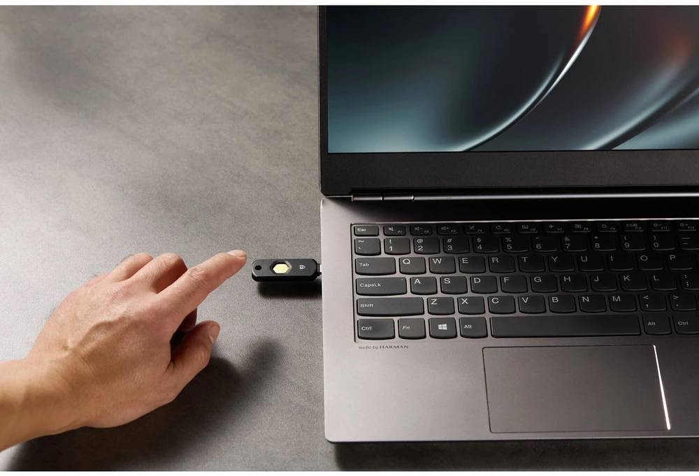 „Kensington“ saugos raktas „VeriMark NFC+USB-C“ (FIDO2 2 lygis) (K64739WW)