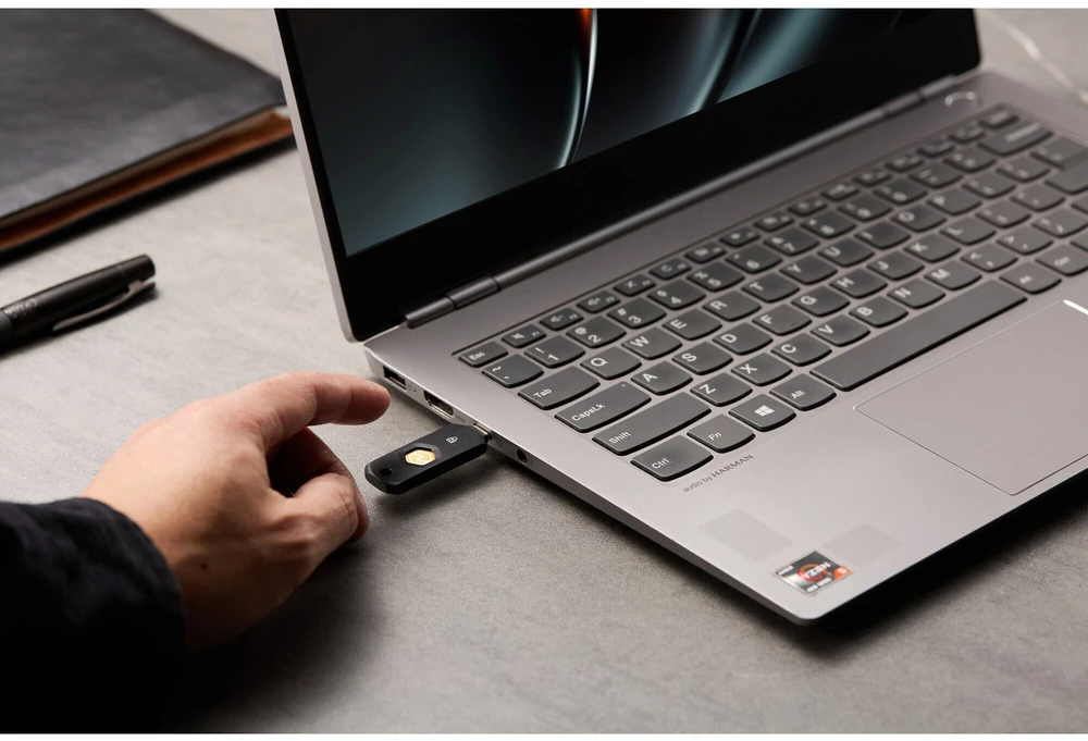 „Kensington“ saugos raktas „VeriMark NFC+USB-C“ (FIDO2 2 lygis) (K64739WW)