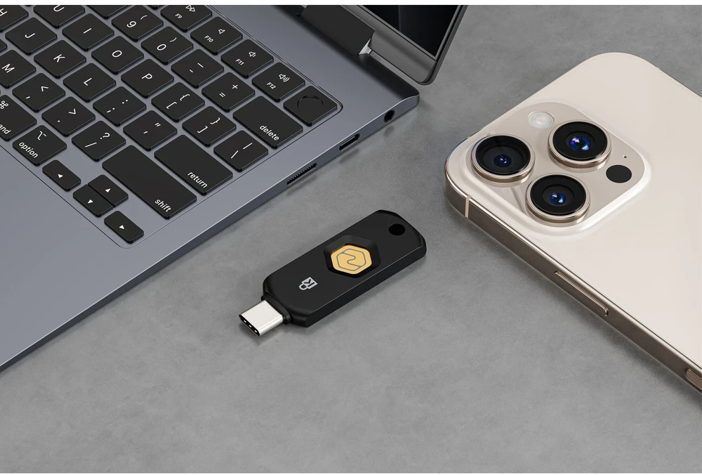 „Kensington“ saugos raktas „VeriMark NFC+USB-C“ (FIDO2 2 lygis) (K64739WW)