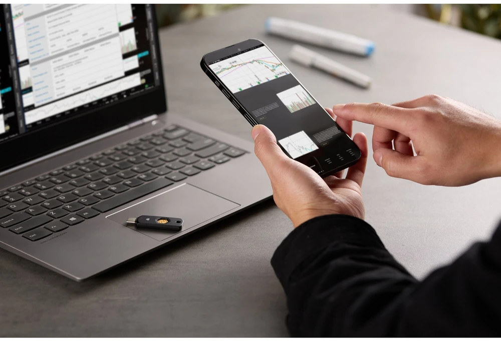 „Kensington“ saugos raktas „VeriMark NFC+USB-C“ (FIDO2 2 lygis) (K64739WW)