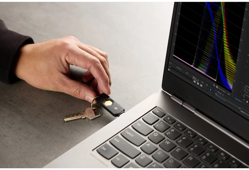 „Kensington“ saugos raktas „VeriMark NFC+USB-C“ (FIDO2 2 lygis) (K64739WW)