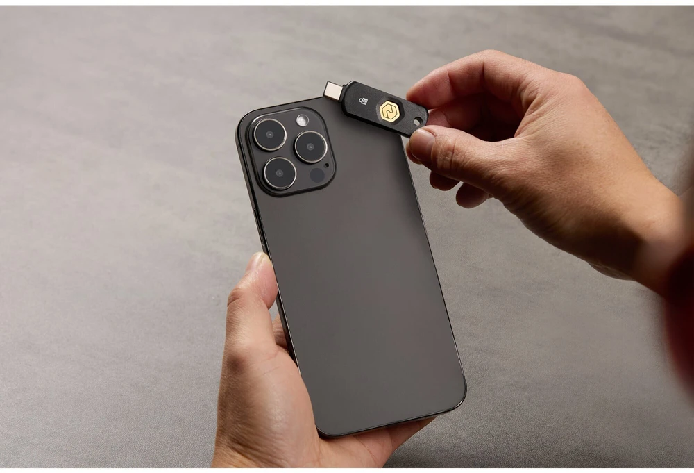 „Kensington“ saugos raktas „VeriMark NFC+USB-C“ (FIDO2 2 lygis) (K64739WW)