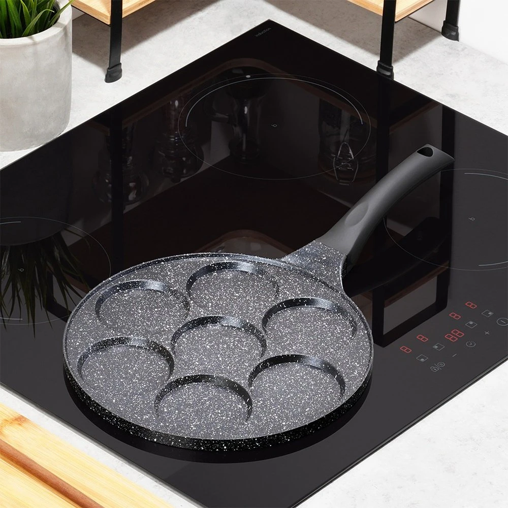 Kiaušinių ir blynų keptuvė Vilde Juodas Line su granitine danga, 26 cm, 7 skyriai
