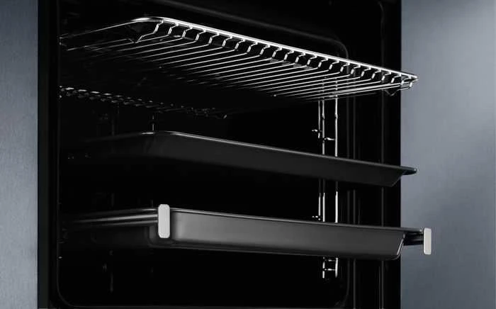 Montuojama orkaitė su katalitinėmis sienelėmis Electrolux EOE5C71Z