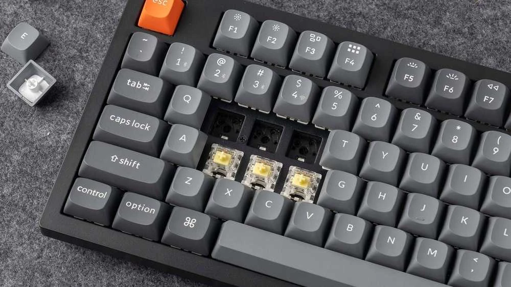 Keychron K10 Max Wireless (K10M-H1) - US išdėstymas - Hot-Swappable Super Raudona Switches - Juodas (Juoda) Mechaninė Belaidė Žaidimų Klaviatūra