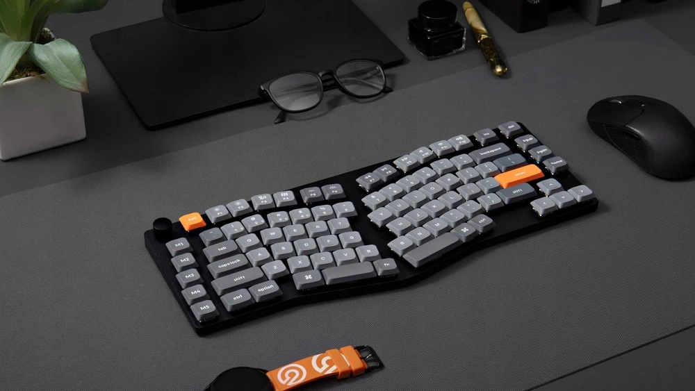 Keychron K15 Max Led Raudona Switch Wireless Low Profile Klaviatūra (Juodas) [K15M-A1].
