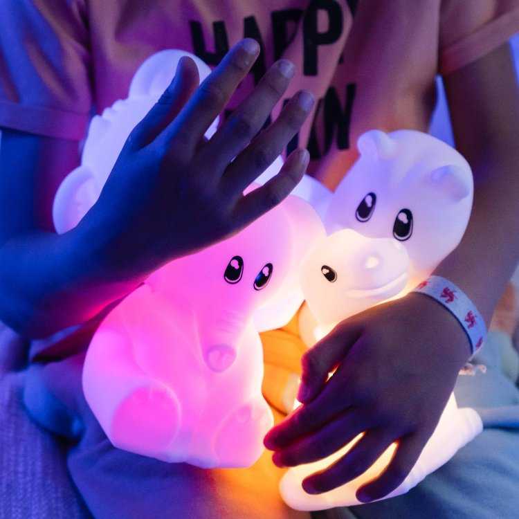 Kidywolf Nightlight Hippo su spalvos pasikeitimu 15cm
