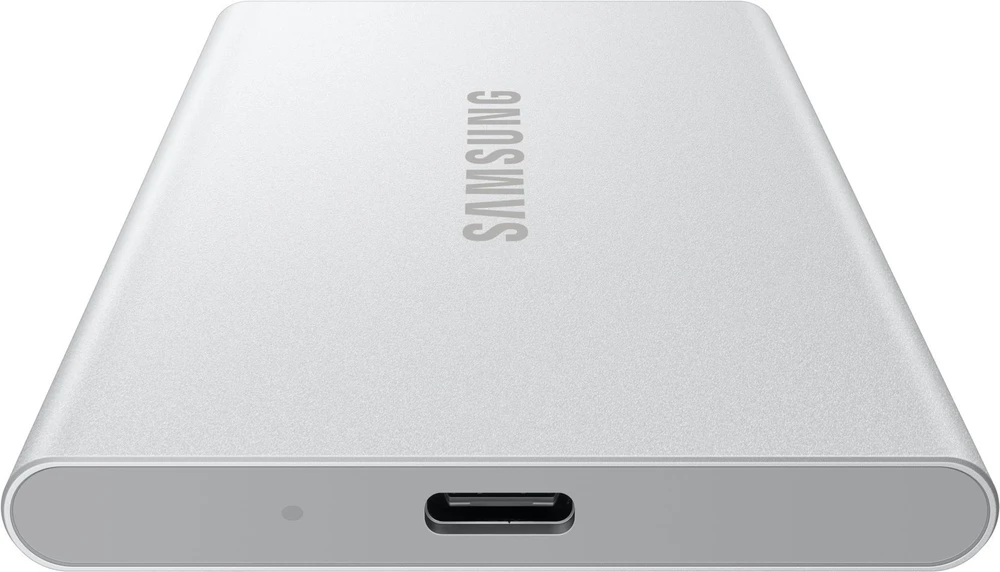 Kietasis diskas Nešiojamasis SSD diskas „Samsung T7 Resurrected 4TB“, kurio skaitymo sparta – 1050 MB/s, įrašymo sparta – 1000 MB/s.