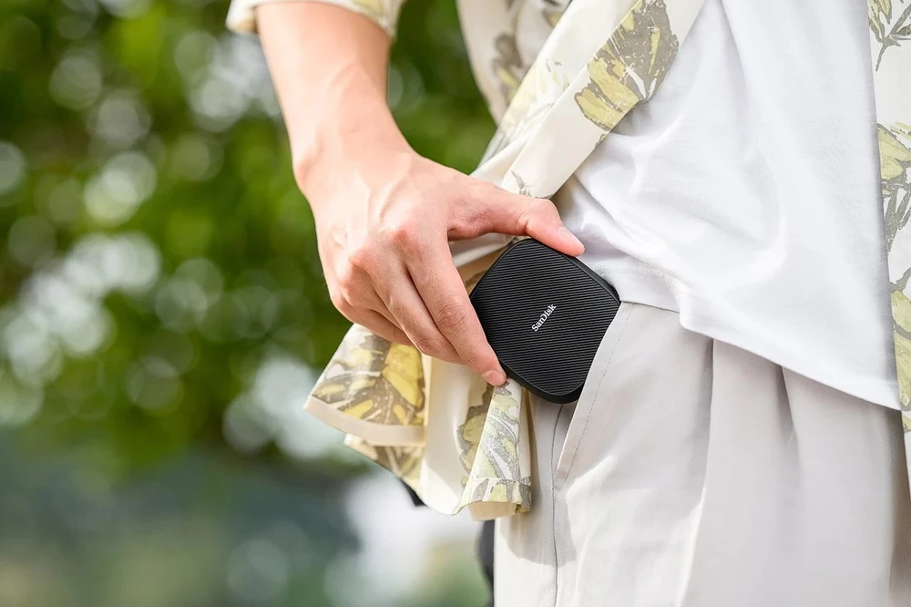Kietasis diskas SANDISK PHONE SSD EXTERNAL SSD - AMBER USB 1TB EXTERNAL DRIVES