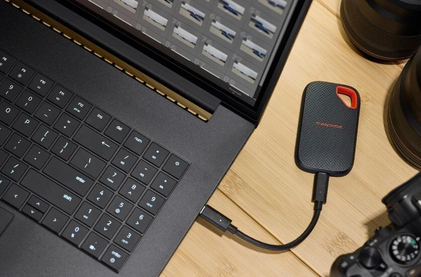 Kietasis diskas Sandisk EXTREME PORTABLE SSD TRIPLE USB - 1TB EXTERNAL DRIVES 2000MB/S(R)