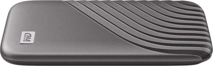Kietasis diskas Western Digital „Sandisk WD 500GB My Passport SSD“ – nešiojamas SSD diskas, kurio skaitymo ir įrašymo greitis siekia 1050 MB/s, o įrašymo – 1000 MB/s, USB 3.2 Gen 2 – kosminės pilkos spalvos