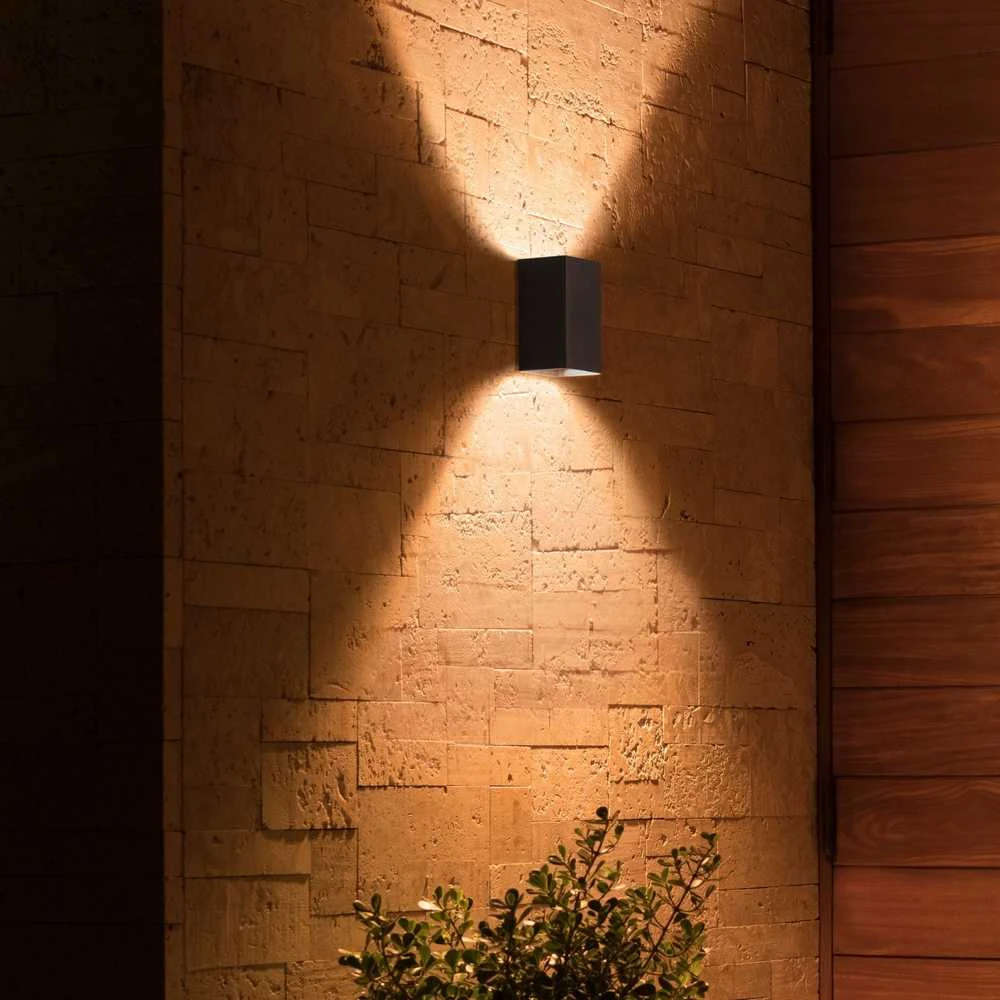 Philips Hue Sieninis lauko šviestuvas Resonate (Baltas ir spalvotas)