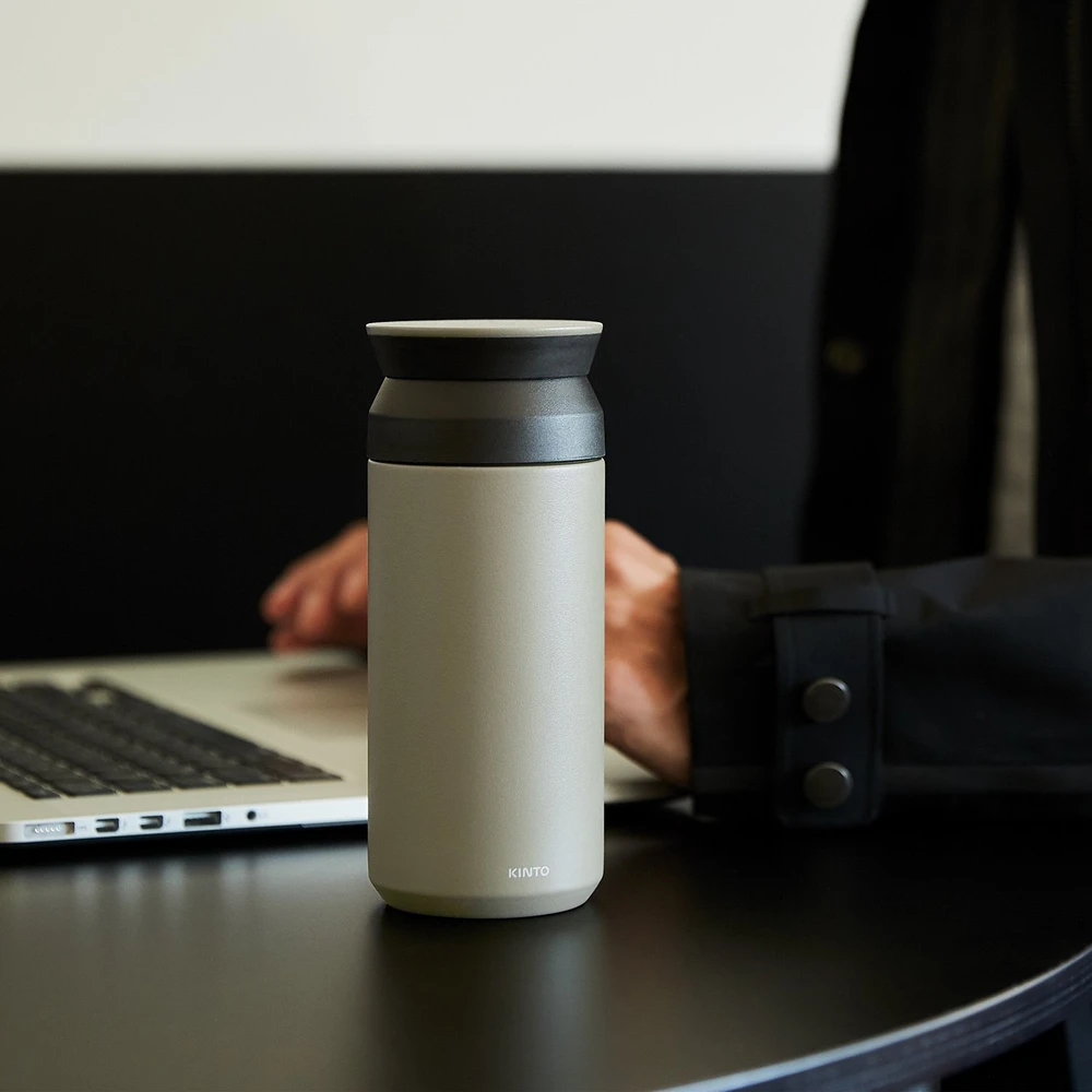 KINTO - TRAVEL Tumbler Sand rusvai gelsvas 350ml