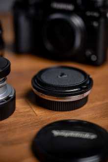 Voigtlander Close Focus II su rageliu Leica M / Fujifilm X
