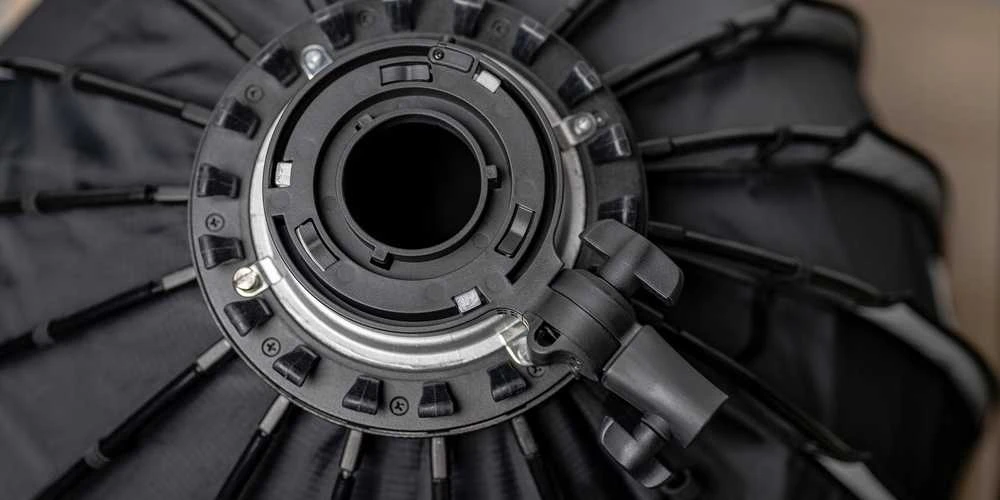 Bowens adapteris su fiksavimo mechanizmu