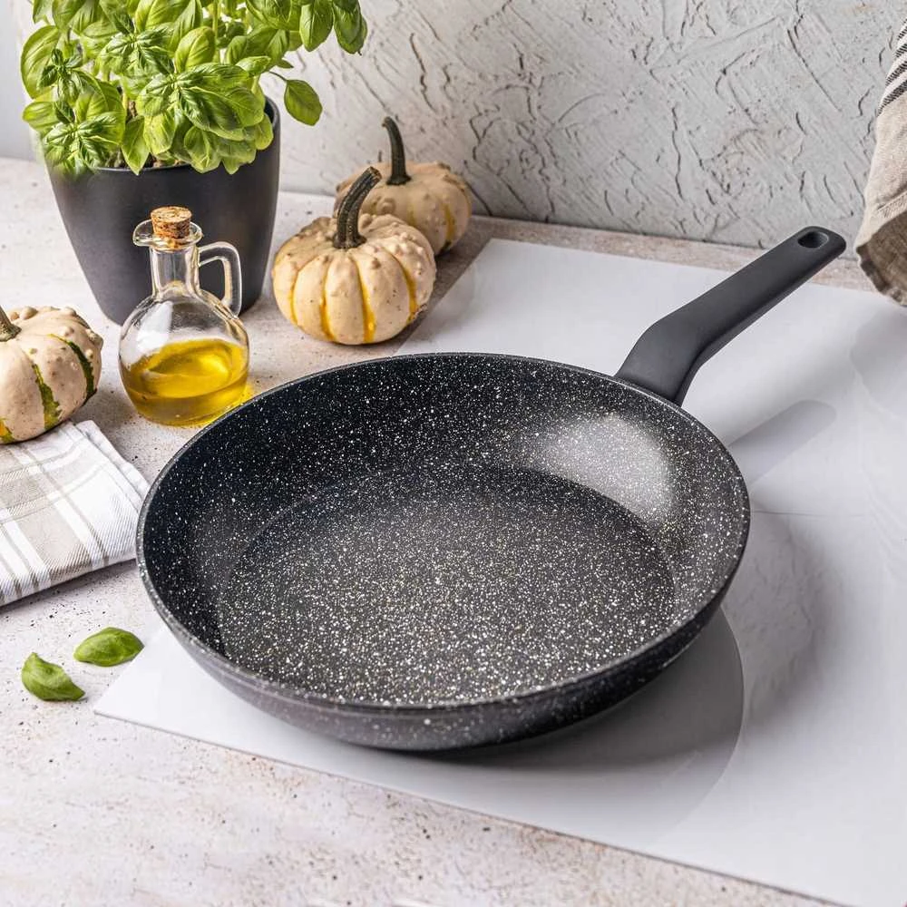 Keptuvė, spalva juoda-marmurek, śr.28cm klausberg