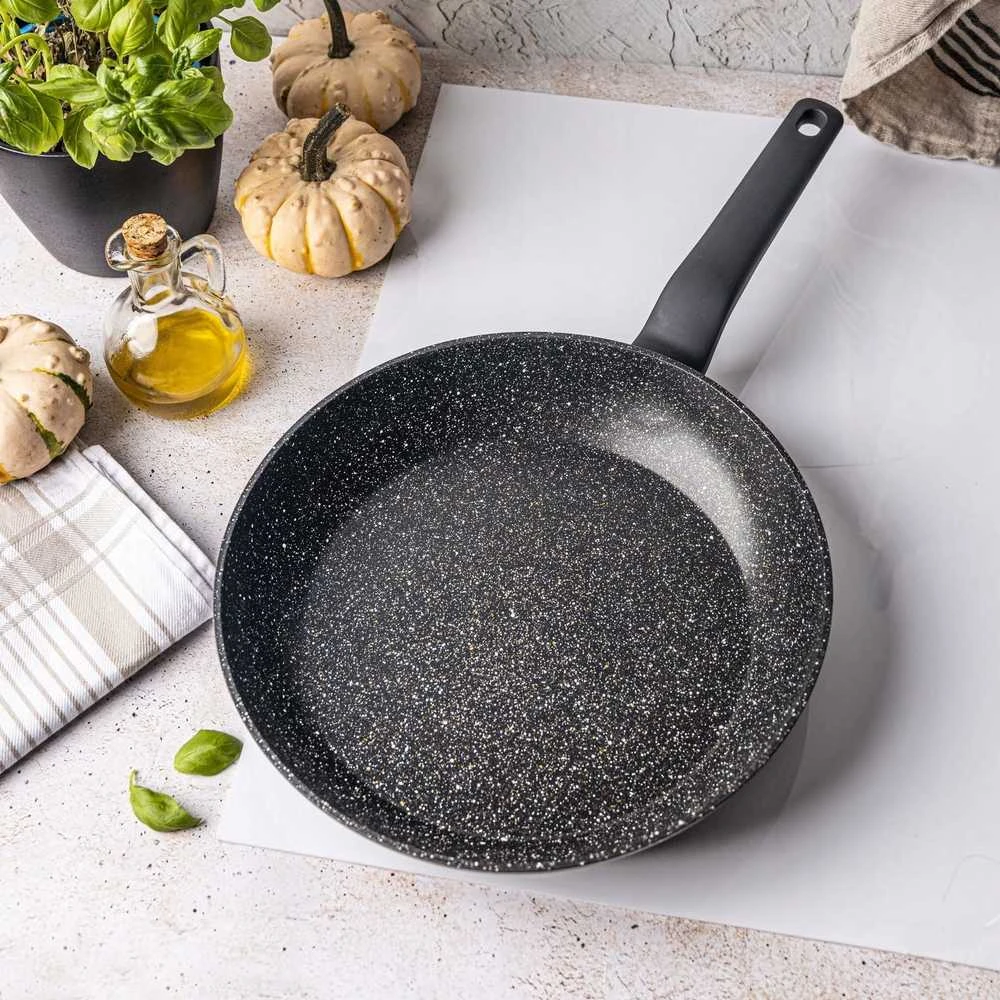 Keptuvė, spalva juoda-marmurek, śr.28cm klausberg
