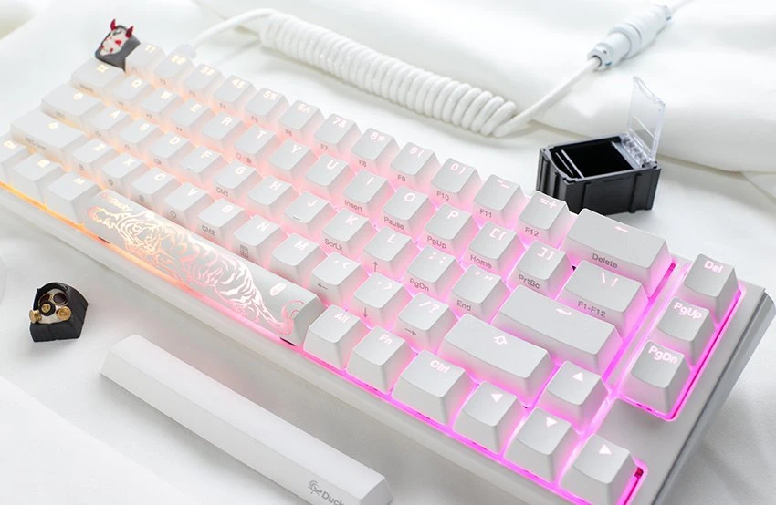 Ducky One 3 Classic Pure Baltas SF Klaviatūra žaidimams, RGB LED - MX-Raudona