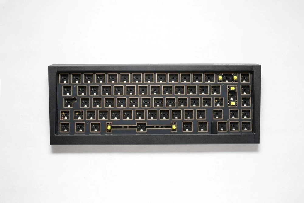 Ducky Outlaw 65 žaidimų klaviatūra, Barebone – juodas ISO išdėstymas