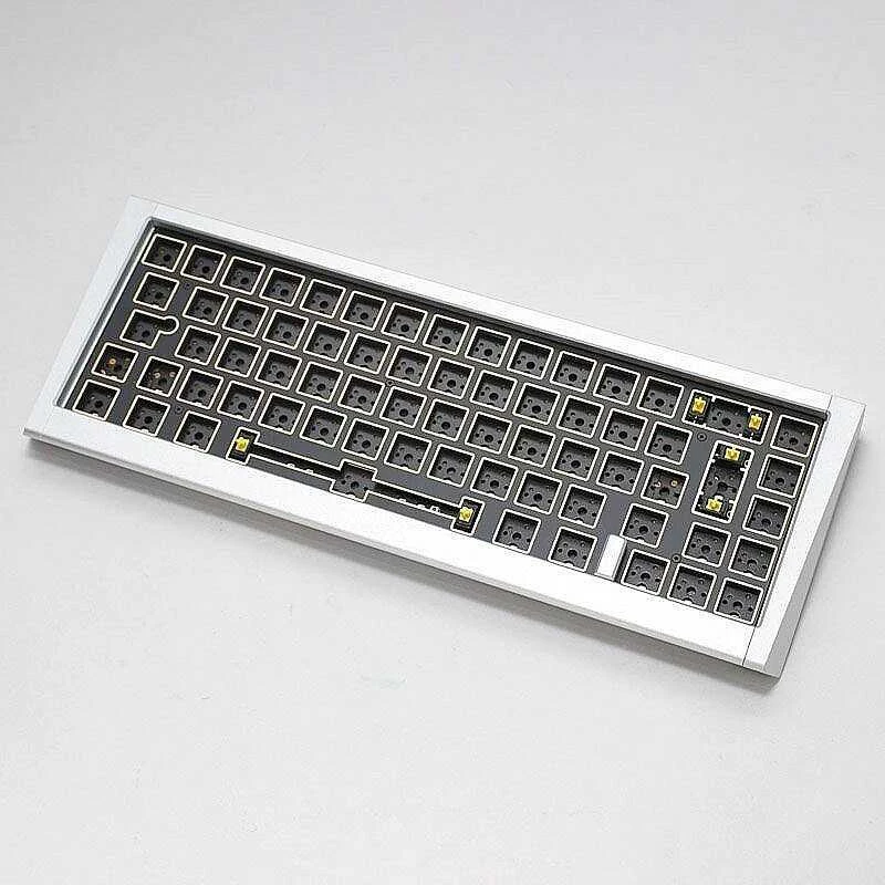 Ducky Outlaw 65 žaidimų klaviatūra, Barebone – Sidabrinis ISO išdėstymas