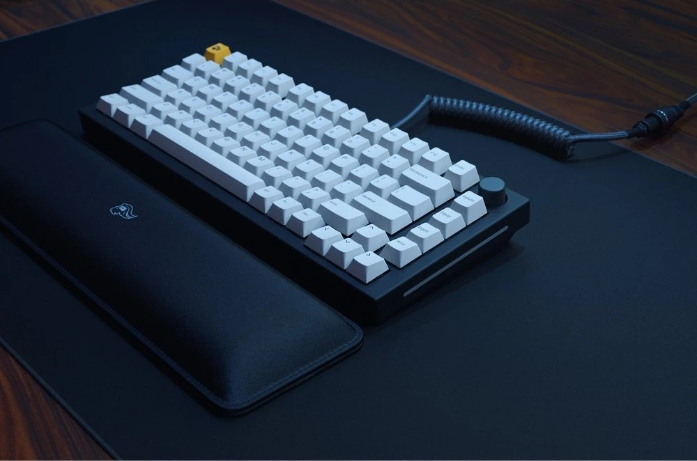Glorious GMMK Pro Juodas Slate 75% TKL Klaviatūra – Pre built, ISO UK-išdėstymas – juodos spalvos