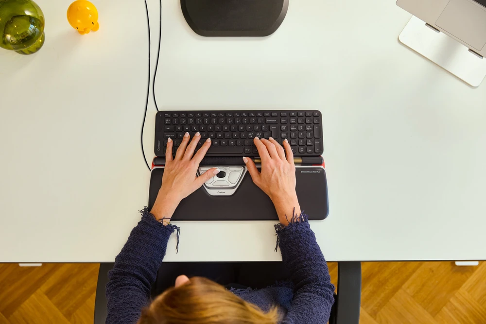 Klaviatūros ir pelės rinkinys Contour Design RollerMouse Raudona Plus & Balance Mid-Size klaviatūra Combo, su laidu, PN išdėstymas, su laidu, USB, Scissor tipo klavišų jungikliai, QWERTY, juoda, su pele (CDRED2021BALPN2160)