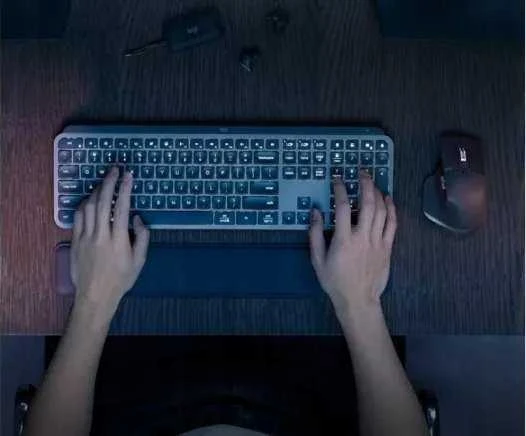Klaviatūra Logitech MX KEYS S COMBO – GRAPHITE FRA/- BT – N/A – CENTRAL-419