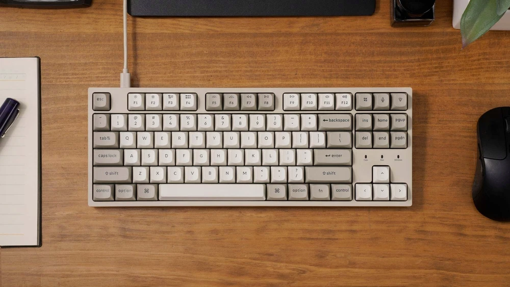 Klaviatūra žaidimams Keychron C1PX Keychron Super Brown su laidu mechaninė su pašvietimu balta ir-pilka