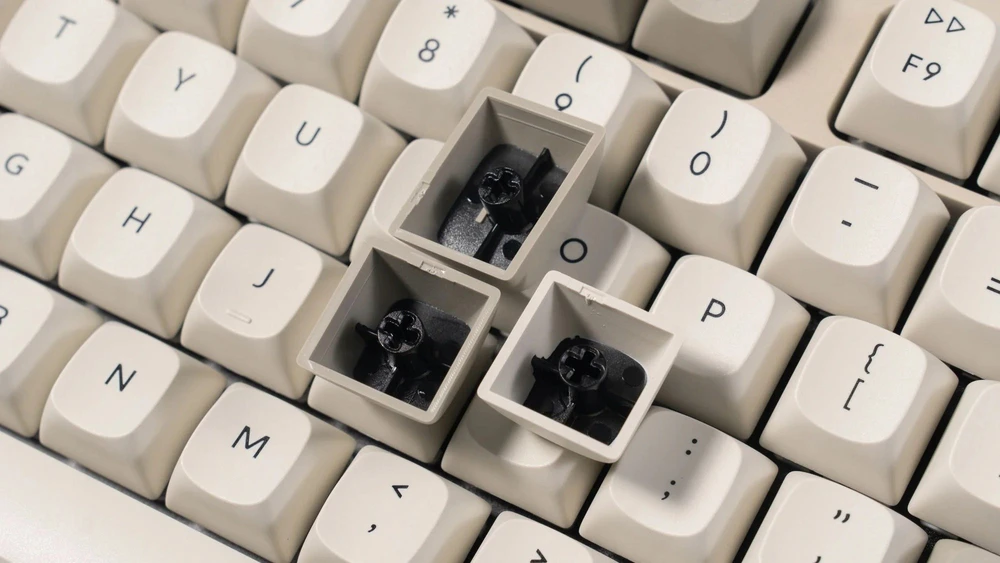 Klaviatūra žaidimams Keychron C1PX Keychron Super Brown su laidu mechaninė su pašvietimu balta ir-pilka