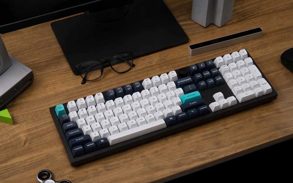 Keychron Q6 Max Wireless (Q6M-M1) – US išdėstymas – Hot-Swappable Jupiter Raudona Switches – Carbon Juodas (Juoda) Mechaninė Belaidė Žaidimų Klaviatūra