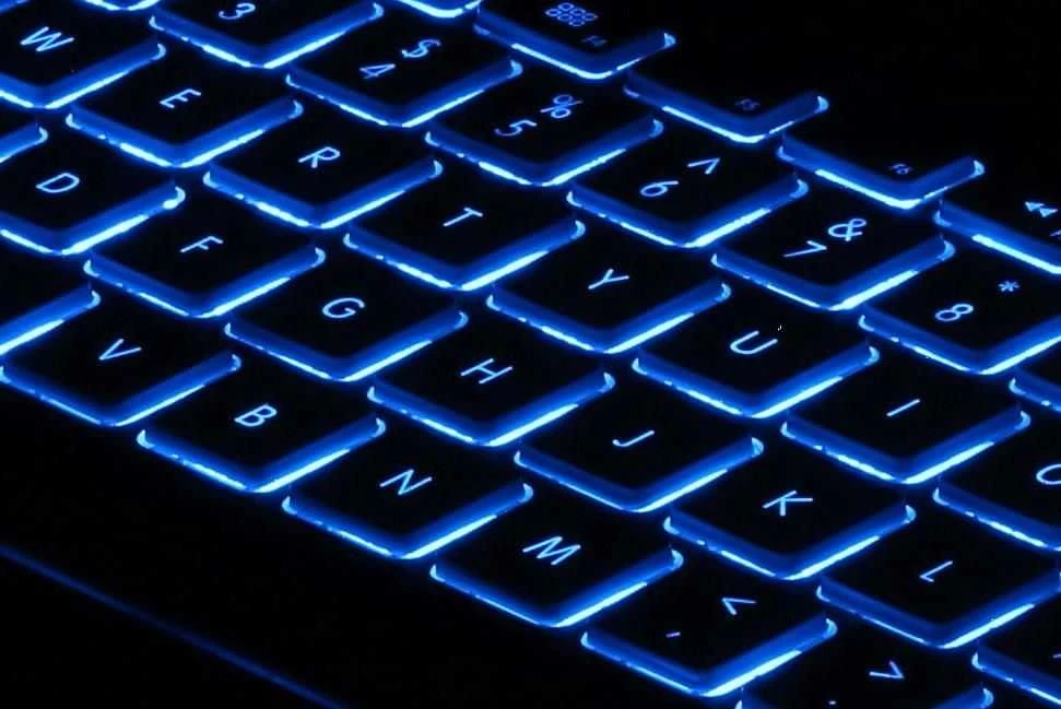 Klaviatūra Matias FK308 su laidu 80% (TKL) su pašvietimu juoda