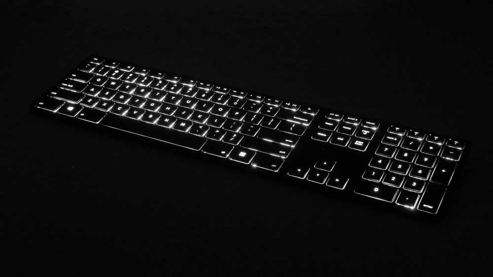 Klaviatūra Matias su pašvietimu Wireless Multi-Pairing (FK416PCBTL)