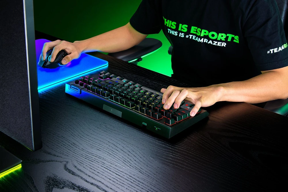 Klaviatūra žaidimams Razer BlackWidow V4 Razer Oranžinis (tactile) belaidė mechaninė su pašvietimu juoda