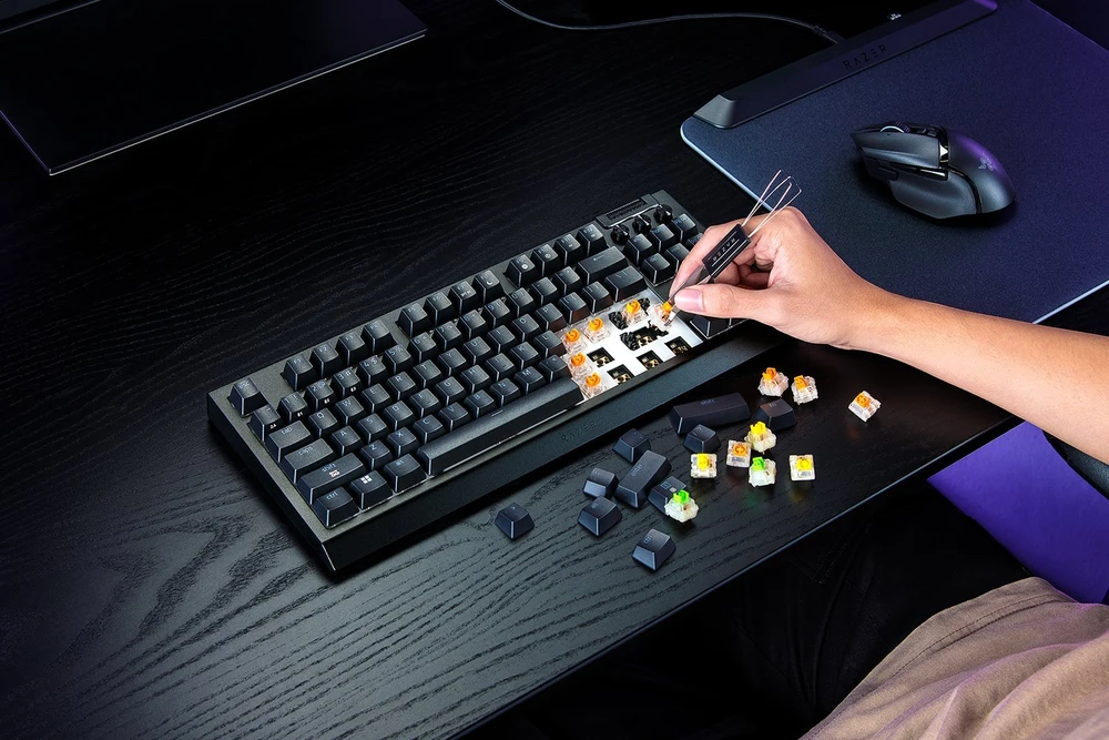 Klaviatūra žaidimams Razer BlackWidow V4 Razer Oranžinis (tactile) belaidė mechaninė su pašvietimu juoda