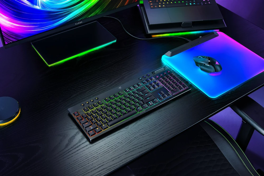 Razer | BlackWidow V4 Low-Profile HyperSpeed | Klaviatūra | Wireless | US | Bluetooth | Žalias Switches | Juodas