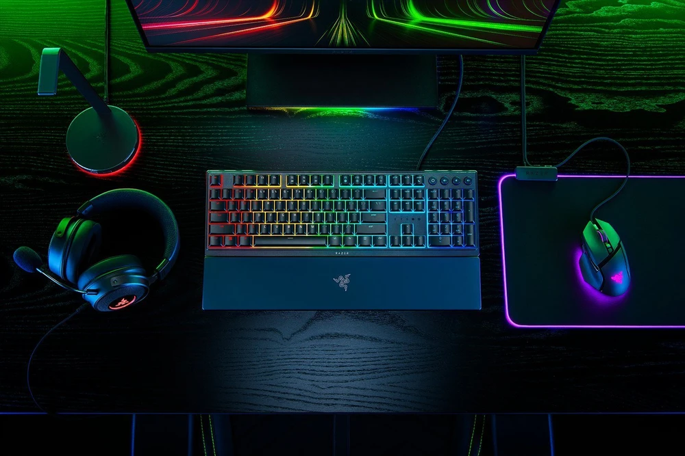 Klaviatūra „Razer Ornata V3“, mechamembraniniai jungikliai, 10 „Razer Chroma RGB“ apšvietimo zonų, 1000 Hz „Ultrapolling“, apšviesti klavišai, minkštas riešo atramos paviršius – vokiškas išdėstymas