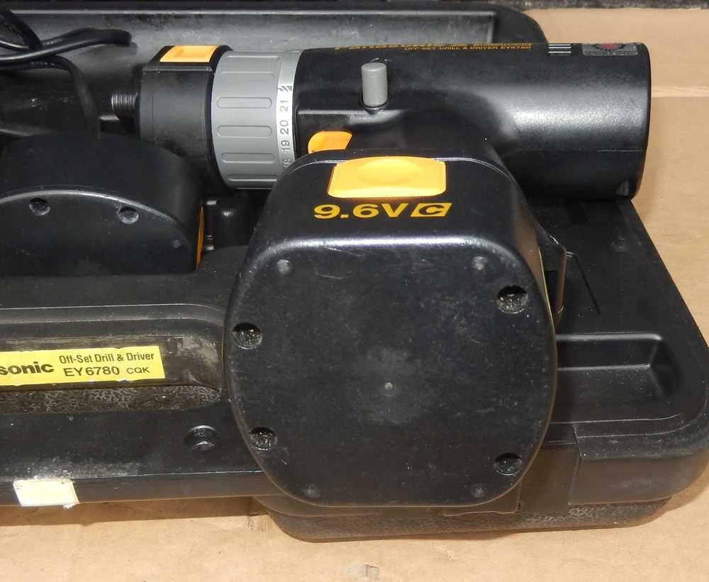 Panasonic gręžtuvas Kompaktiškas ir lengvas 18 V gręžtuvas-suktuvas Panasonic EY1DD1J18D, komplekte įkroviklis + 2 x akumuliatorius 18 V / 3,0 Ah