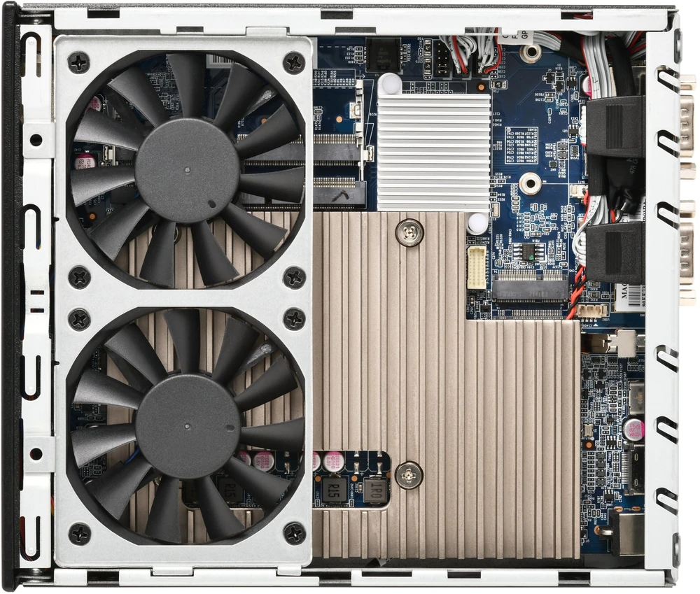 Kompiuterio korpusas Shuttle Barebone XPC slim DH810 LGA1851 8GB 1xSATA 1xM.2 (DH810_BUNDLE_8GB)