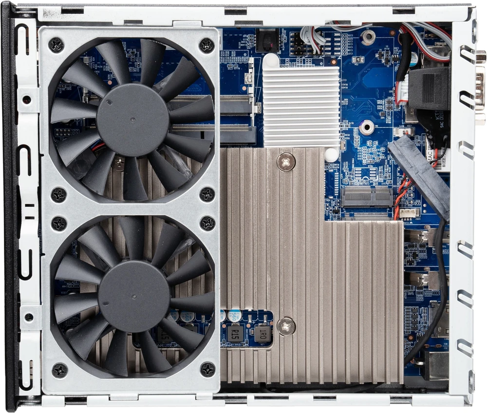 Komputer Shuttle Barebone XPC slim LGA1851 2xSODIMM 1xSATA 1xM.2 NoOS (DH810S)